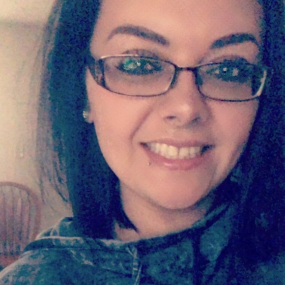 Meet your Posher, Jen - Picture 2 of 2